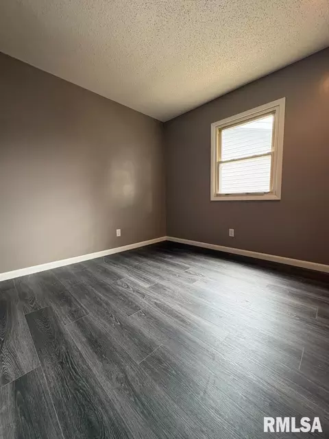 Bedroom - 2043 Scarborough Rd, Springfield, IL 62702 photo 7 of 9