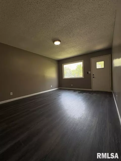 Living - 2043 Scarborough Rd, Springfield, IL 62702 photo 2 of 2