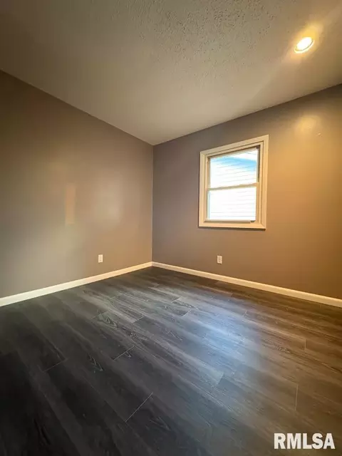 Bedroom - 2043 Scarborough Rd, Springfield, IL 62702 photo 6 of 9