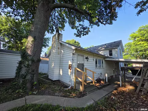 Exterior - 1035 N 6th St, Springfield, IL 62702 photo 2 of 3