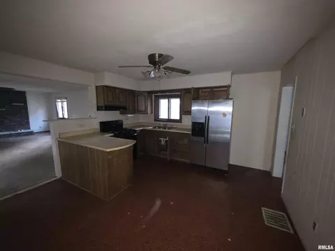 Kitchen - 1035 N 6th St, Springfield, IL 62702 photo 1 of 2