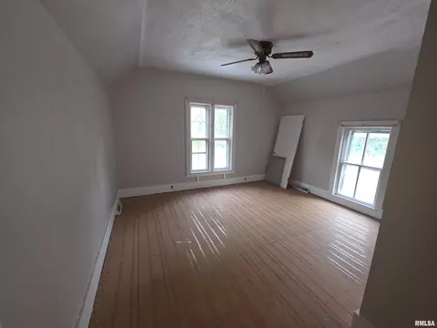 Bedroom - 1035 N 6th St, Springfield, IL 62702 photo 3 of 4