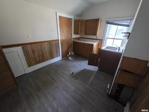 Other - 1035 N 6th St, Springfield, IL 62702 photo 2 of 3