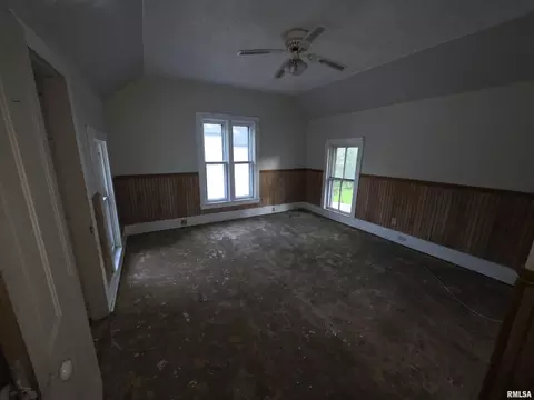 Bedroom - 1035 N 6th St, Springfield, IL 62702 photo 4 of 4