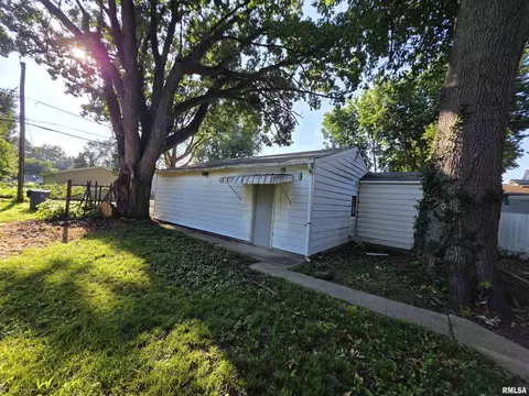 Exterior - 1035 N 6th St, Springfield, IL 62702 photo 1 of 3