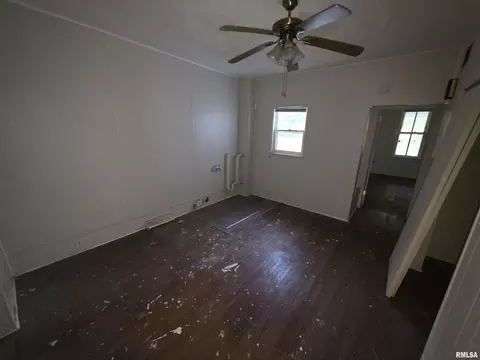 Bedroom - 1035 N 6th St, Springfield, IL 62702 photo 1 of 4