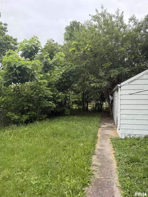 Exterior - 1707 E Moffat Ave, Springfield, IL 62702 photo 3 of 6