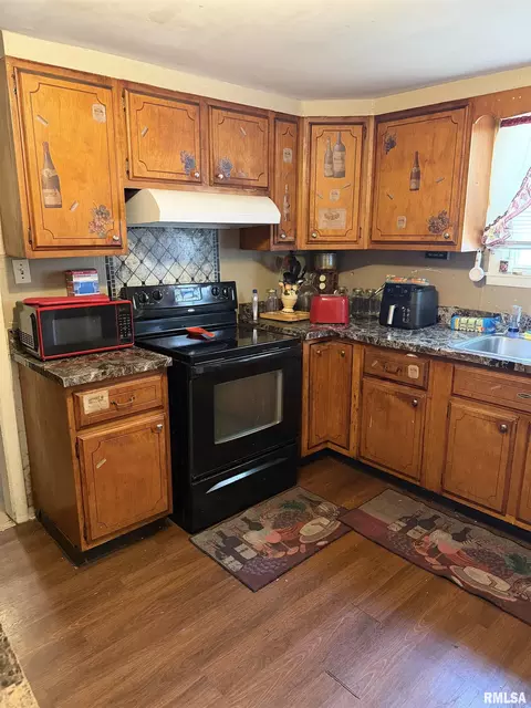 Kitchen - 1707 E Moffat Ave, Springfield, IL 62702 photo 2 of 3