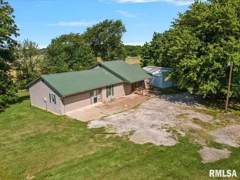 1997 New Lake Rd, Jacksonville, IL 62650