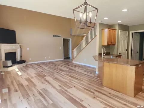 Living - 404 Treeline Ln, Springfield, IL 62703 photo 6 of 8
