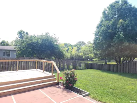 Exterior - 404 Treeline Ln, Springfield, IL 62703 photo 10 of 13