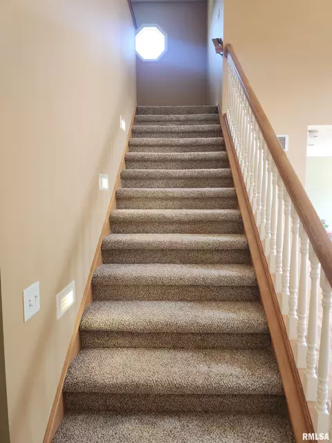 Entry Way - 404 Treeline Ln, Springfield, IL 62703 photo 1 of 2