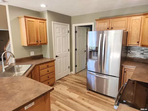 Kitchen - 404 Treeline Ln, Springfield, IL 62703 photo 2 of 5