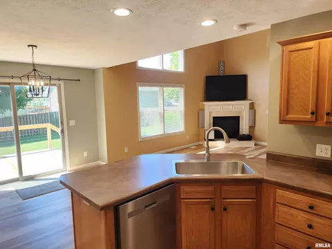Kitchen - 404 Treeline Ln, Springfield, IL 62703 photo 3 of 5