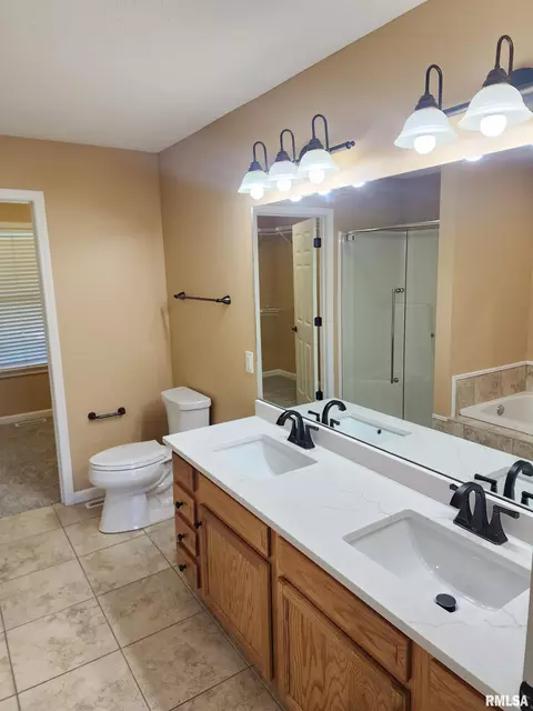 Bath - 404 Treeline Ln, Springfield, IL 62703 photo 6 of 9