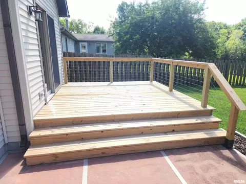 Exterior - 404 Treeline Ln, Springfield, IL 62703 photo 11 of 13