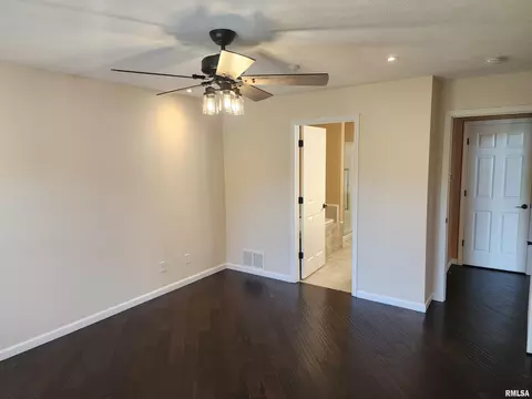 Bedroom - 404 Treeline Ln, Springfield, IL 62703 photo 1 of 8