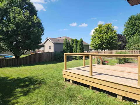 Exterior - 404 Treeline Ln, Springfield, IL 62703 photo 5 of 13