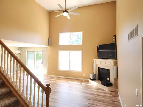 Living - 404 Treeline Ln, Springfield, IL 62703 photo 1 of 8