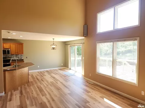 Living - 404 Treeline Ln, Springfield, IL 62703 photo 3 of 8