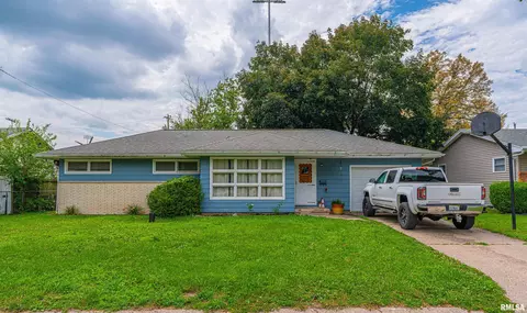 27 Tulip Dr, Lincoln, IL 62656