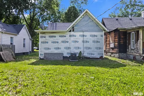 Exterior - 1164 N 3rd St, Springfield, IL 62702 photo 2 of 4