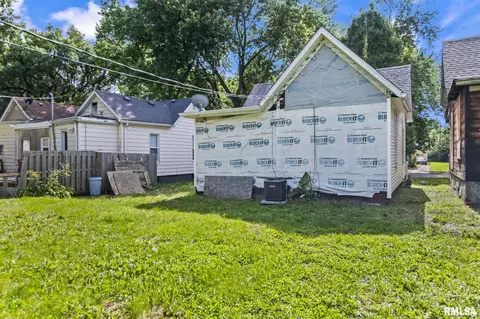 Exterior - 1164 N 3rd St, Springfield, IL 62702 photo 1 of 4