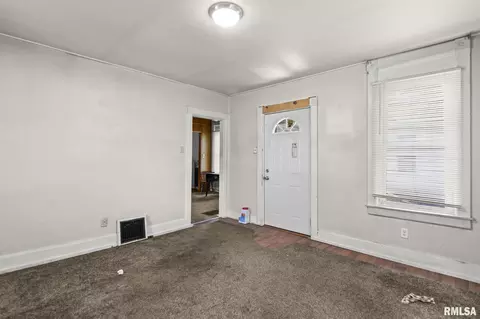 Entry Way - 1164 N 3rd St, Springfield, IL 62702 photo 1 of 3