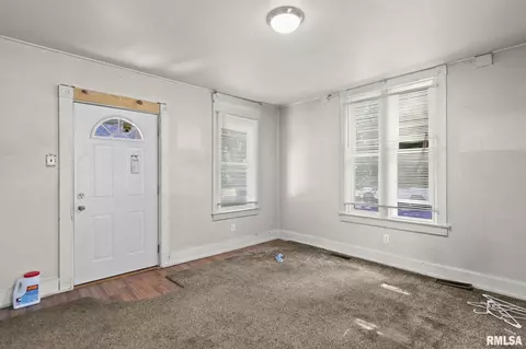 Living - 1164 N 3rd St, Springfield, IL 62702 photo 1 of 1