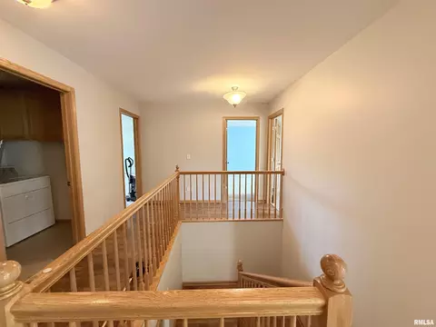 Entry Way - 304 Aster Dr, Minooka, IL 60447 photo 4 of 6
