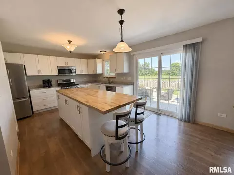 Kitchen - 304 Aster Dr, Minooka, IL 60447 photo 1 of 2