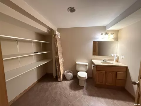 Bath - 304 Aster Dr, Minooka, IL 60447 photo 7 of 7