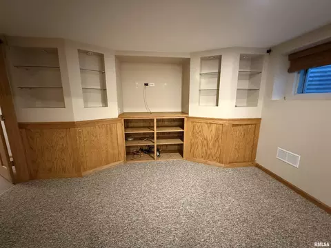 Living - 304 Aster Dr, Minooka, IL 60447 photo 4 of 4