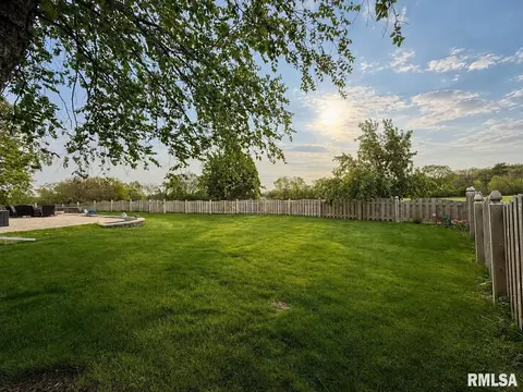 Exterior - 304 Aster Dr, Minooka, IL 60447 photo 8 of 14