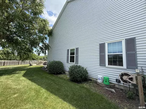 Exterior - 304 Aster Dr, Minooka, IL 60447 photo 5 of 14