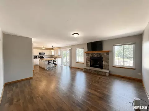 Living - 304 Aster Dr, Minooka, IL 60447 photo 2 of 4