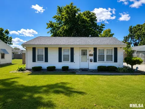 1942 Mcmasters Ave, Galesburg, IL 61401