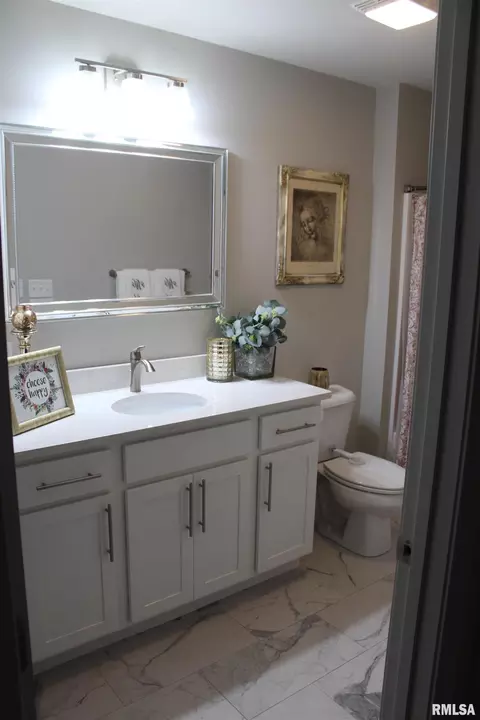 Bath - 3418 Telford Dr, Springfield, IL 62711 photo 4 of 5