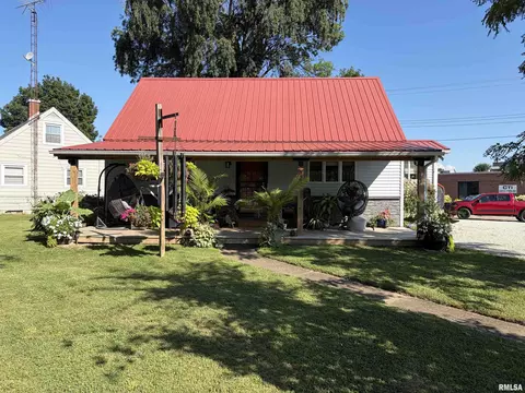526 N Cheney St, Taylorville, IL 62568