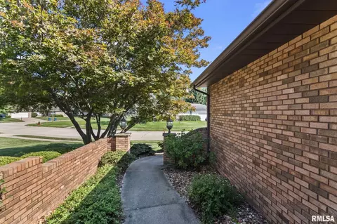 3205 Ivyton Dr, Springfield, IL 62704 photo 5