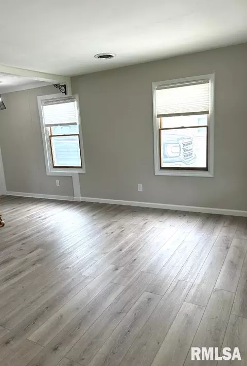 Living - 2334 Ramsey Ave, Springfield, IL 62702 photo 2 of 2
