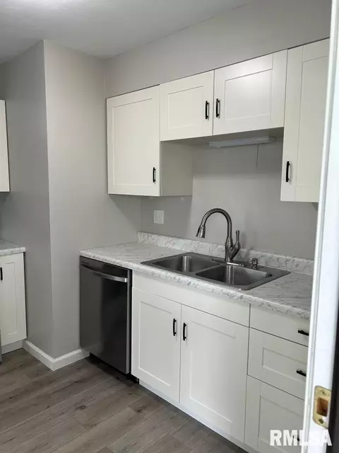 Kitchen - 2334 Ramsey Ave, Springfield, IL 62702 photo 4 of 4
