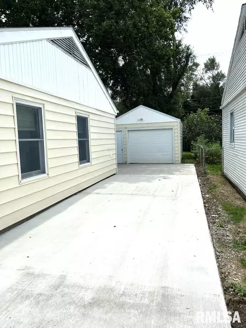 Exterior - 2334 Ramsey Ave, Springfield, IL 62702 photo 2 of 4