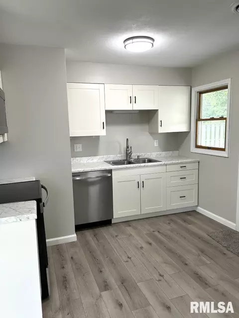 Kitchen - 2334 Ramsey Ave, Springfield, IL 62702 photo 2 of 4