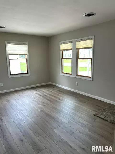 Living - 2334 Ramsey Ave, Springfield, IL 62702 photo 1 of 2