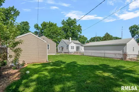 Exterior - 2212 S Pasfield St, Springfield, IL 62704 photo 5 of 6