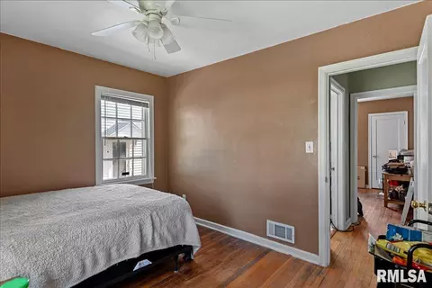 Bedroom - 2212 S Pasfield St, Springfield, IL 62704 photo 2 of 4