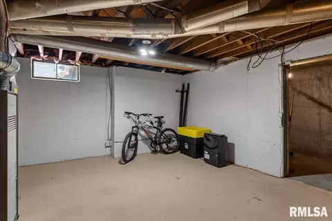 Other - 2212 S Pasfield St, Springfield, IL 62704 photo 9 of 15