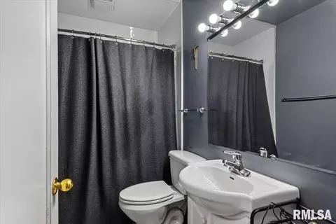 Bath - 2212 S Pasfield St, Springfield, IL 62704 photo 1 of 2