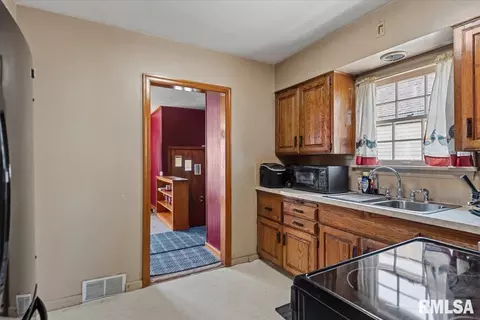Kitchen - 2212 S Pasfield St, Springfield, IL 62704 photo 1 of 2